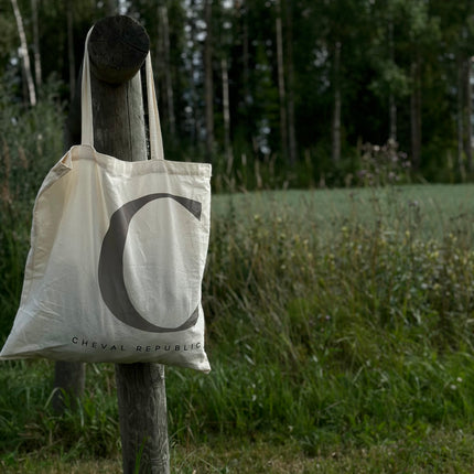 The Canvas Bag | Kangaskassi hevostallille