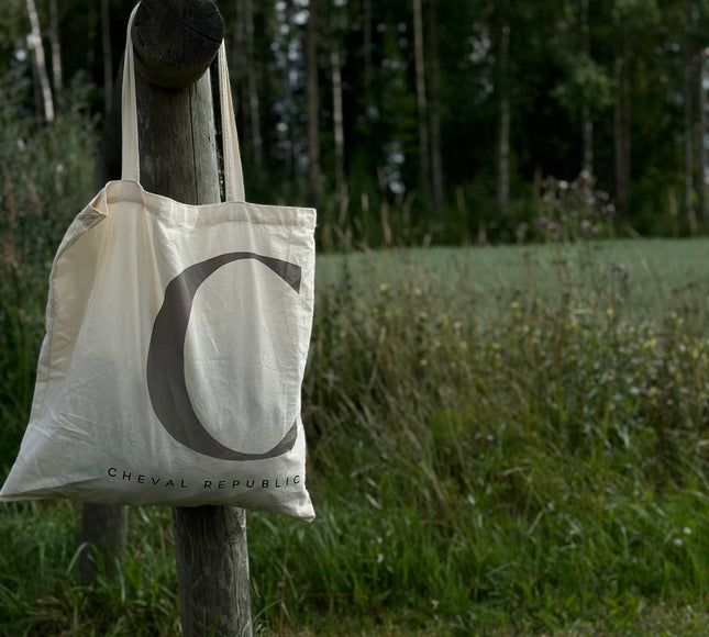The Canvas Bag | Kangaskassi hevostallille