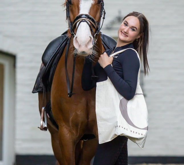 The Canvas Bag | Kangaskassi hevostallille