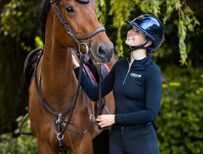 <p>SUOMALAISTA SUUNNITTELUA</p><h2><strong>Mukavuus, joka näyttää hyvältä myös satulassa.</strong></h2>