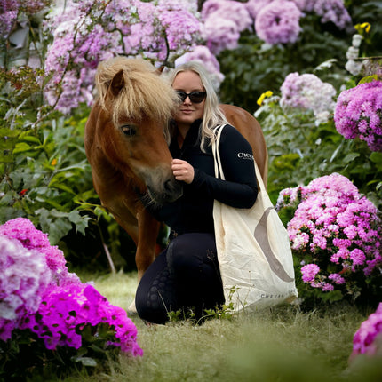 The Canvas Bag | Kangaskassi hevostallille